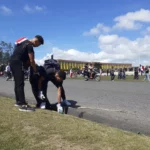 Miles desafían el sol y permanecen apostados en la Plaza de la Bandera