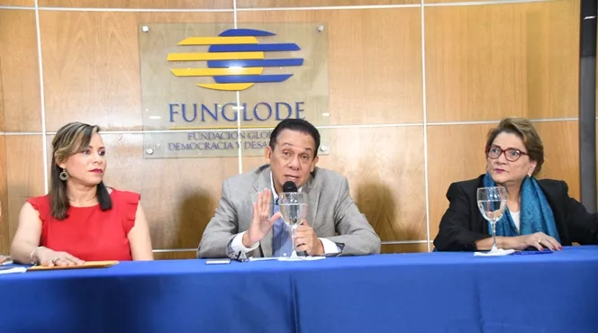 Catherine Florentino, José Rafael Lantigua y Cecilia García