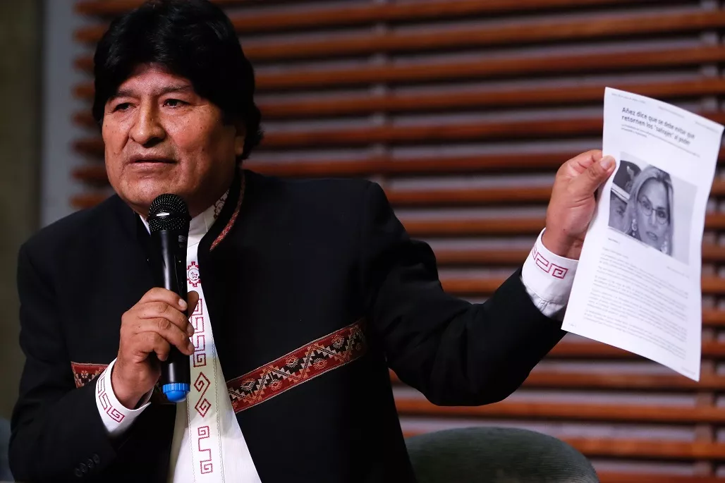 Evo Morales habla durante rueda de prensa en Buenos Aires