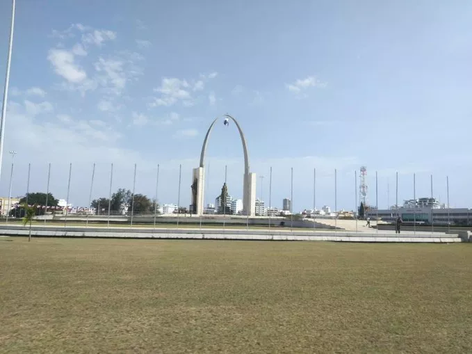 La Plaza sin banderas
