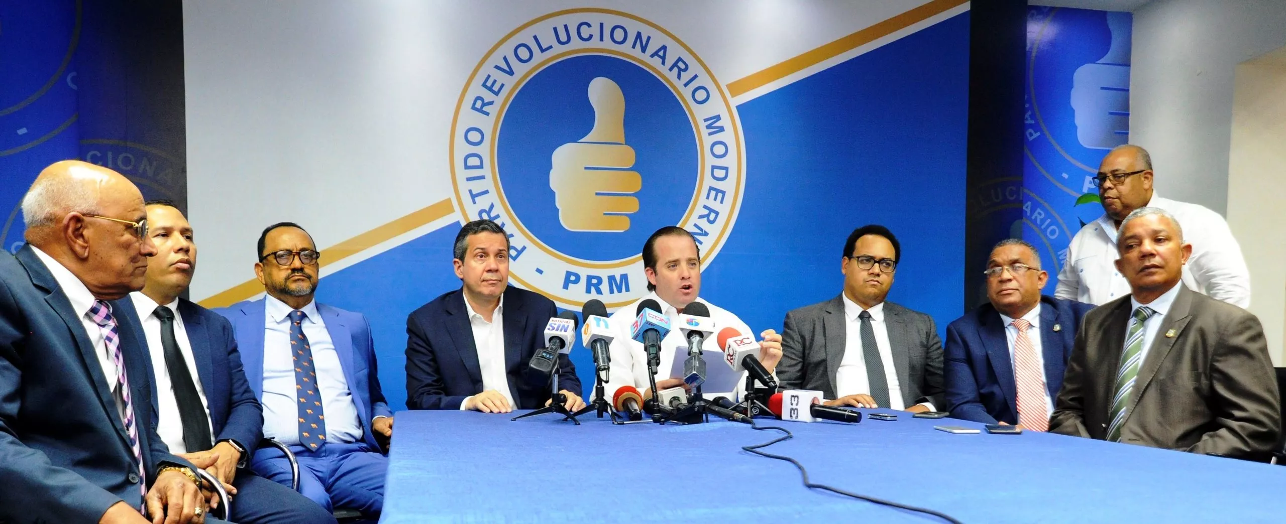Paliza, Orlando y abogados y diputados