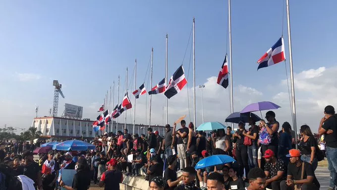 Protesta frente a JCE 10