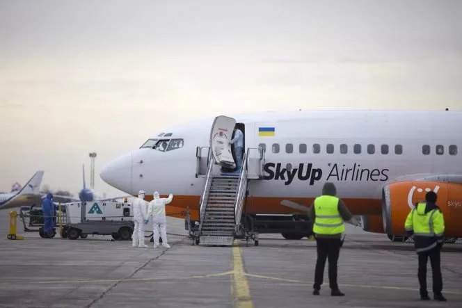 Ukrainian evacuees from China arrive in Kharkiv