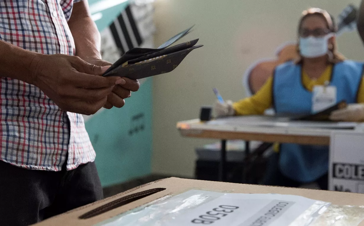 Abren los colegios para las reprogramadas elecciones municipales dominicanas