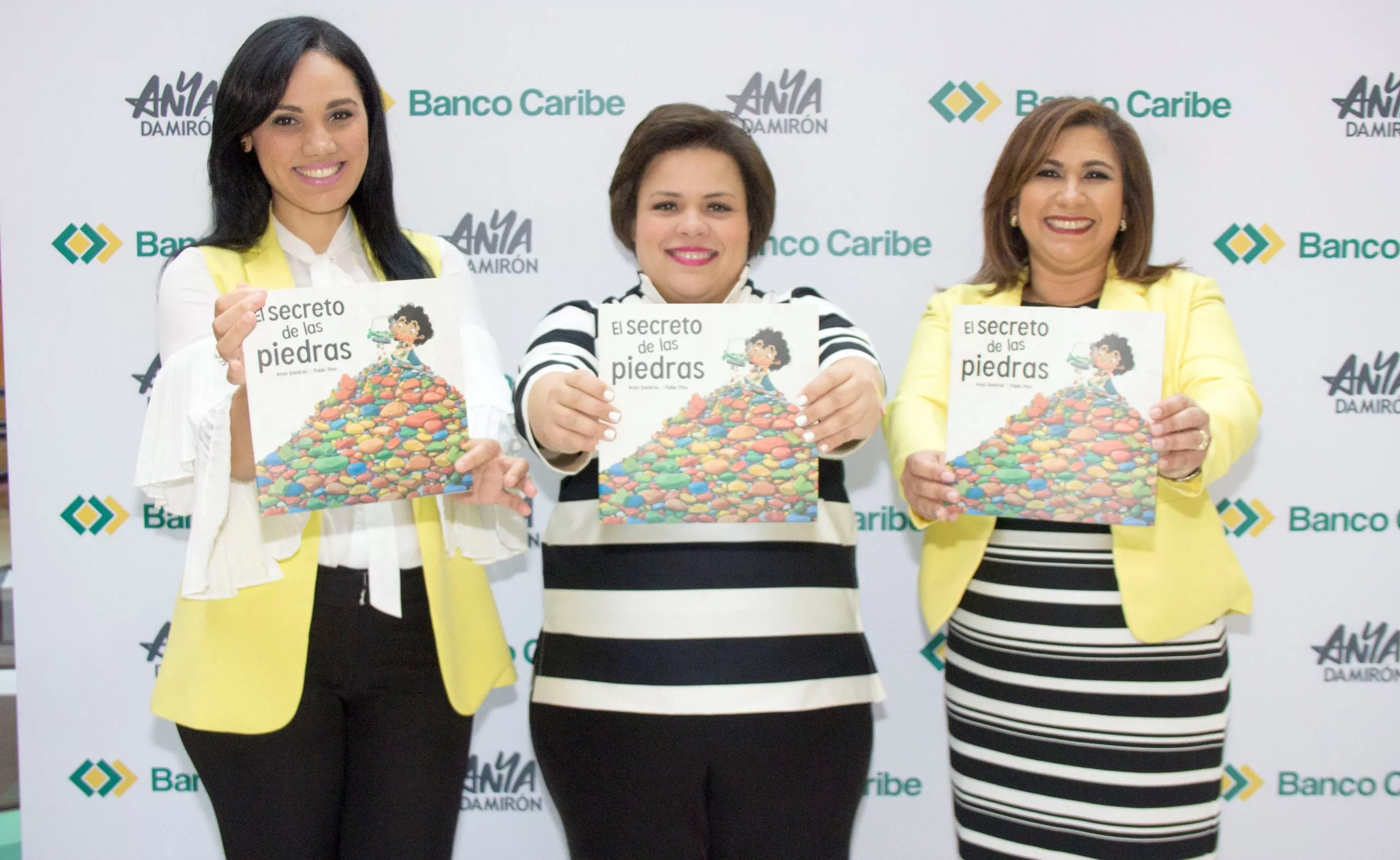 Xiomy Ramírez, Anya Damirón e Himilce Tejada, muestran la nueva obra infantil.