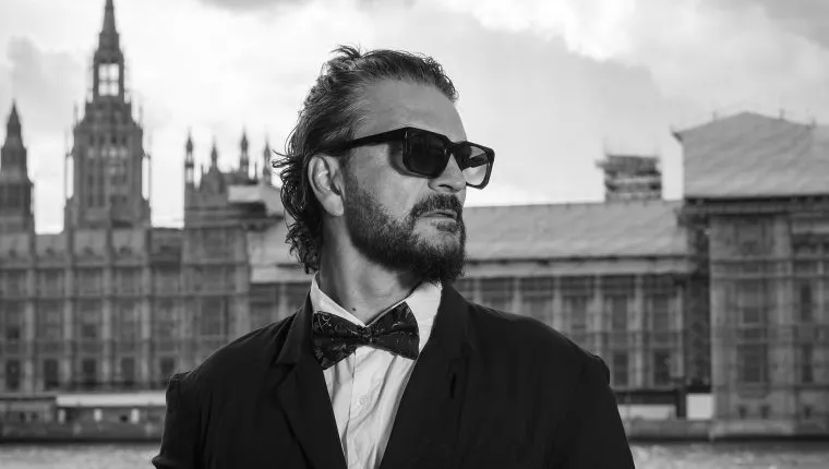 Arjona se declara "más peligroso" que nunca y anuncia nuevo disco en mayo