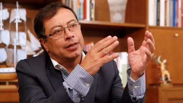 Gustavo-Petro-Colombia-cáncer-esófago