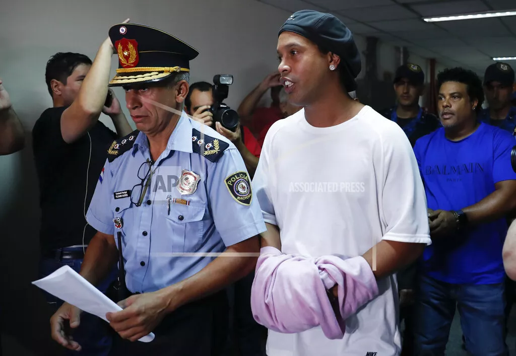 Ronaldinho, Roberto de Assis Moreira