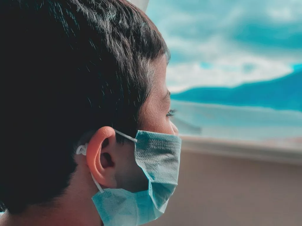 niños con coronavirus