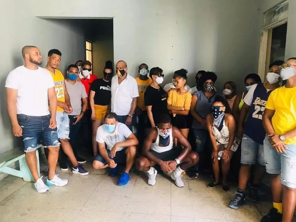APRESAN 20 PERSONAS EN UNA COMUNIDAD DE IMBERT POR VIOLAR MEDIDAS RESTRICTIVAS ANTE EL COVID-19