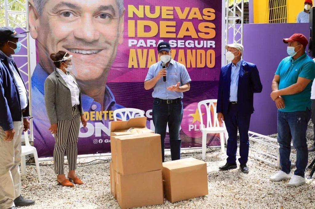Gonzalo Castillo y senador Rafael Calderón
