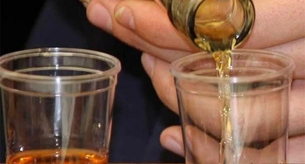 alcohol adulterado