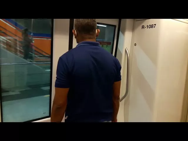 1056133