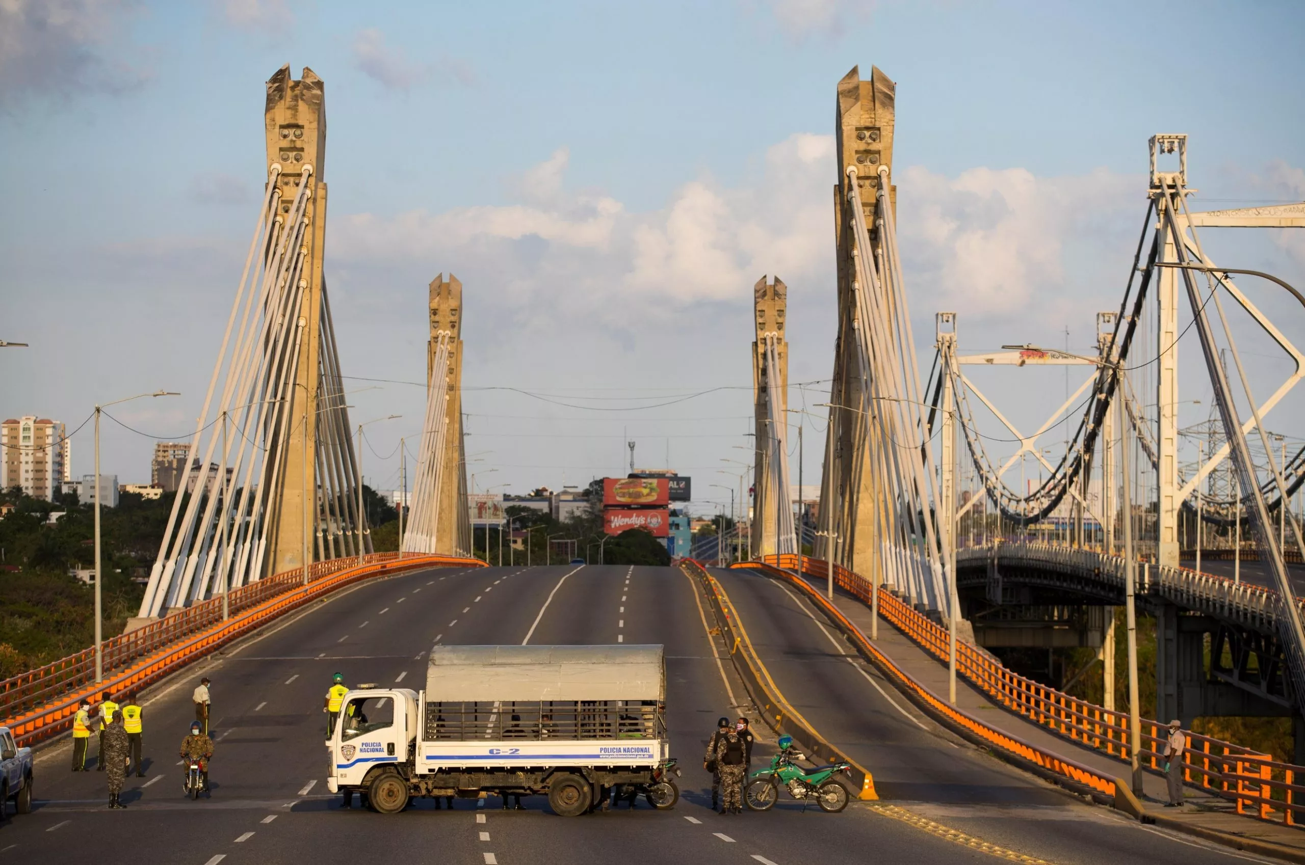 42 muertos y 901 infectados por COVID-19 en República Dominicana