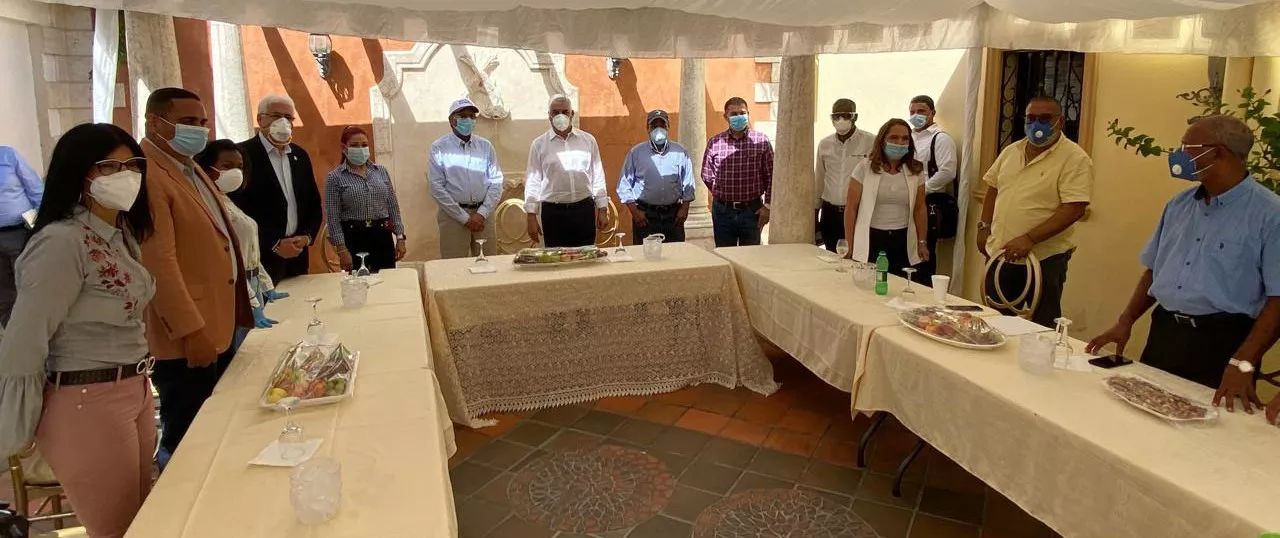 Miguel Vargas reunido con dirigentes del PRD en SPM