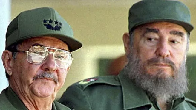 Raúl y Fidel Castro