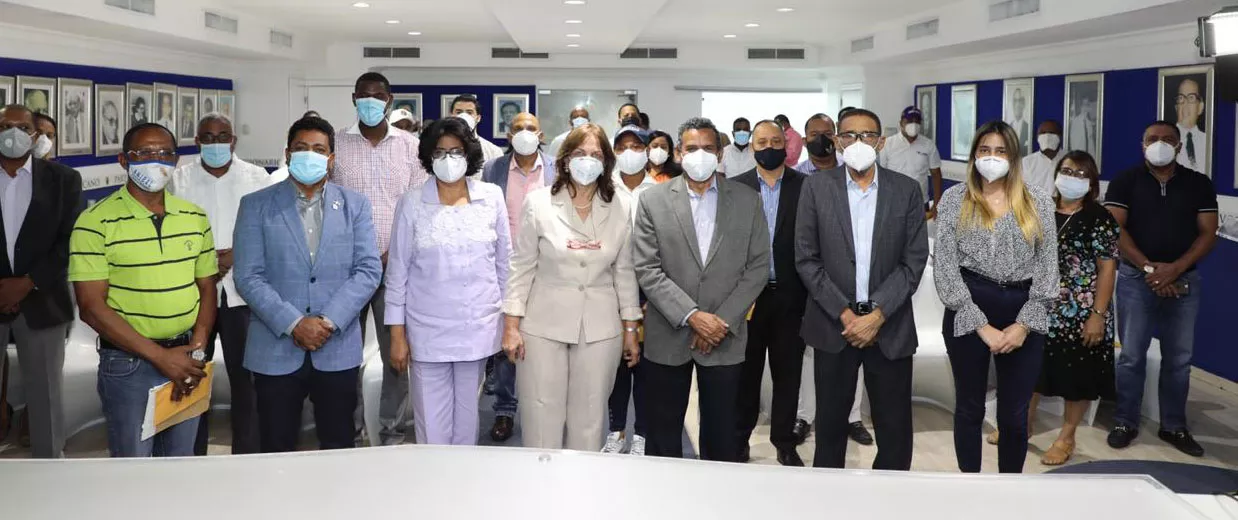 Senadora Cristina Lizardo sostiene encuentro en el PRD