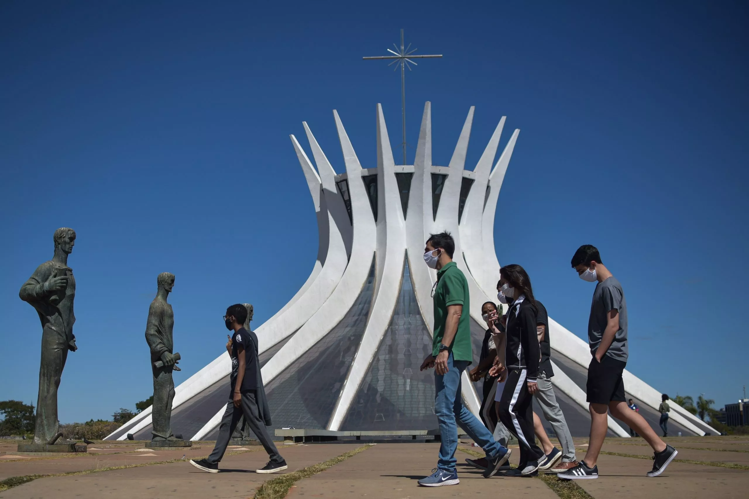 Oxfam: La pandemia multiplica el número de pobres en A.Latina, pero también las fortunas