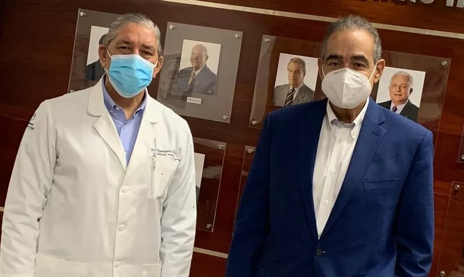 Foto nuevo director y Dr. Julio Amado Castaños Guzmán