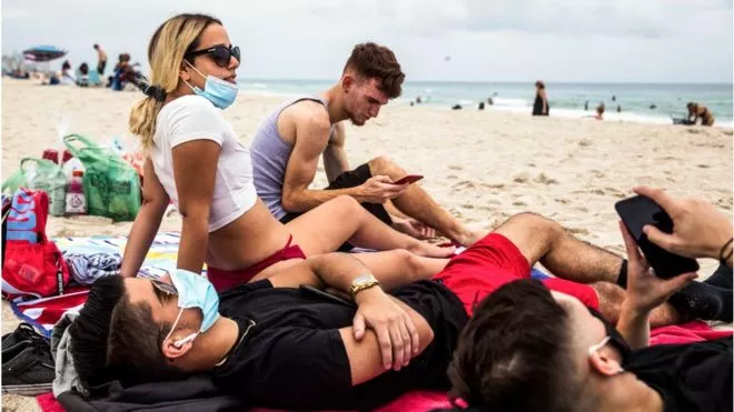 playa-MIAMI-CORONAVIRUS-4 DE JULIO