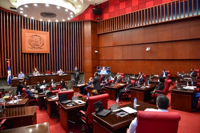senadores,