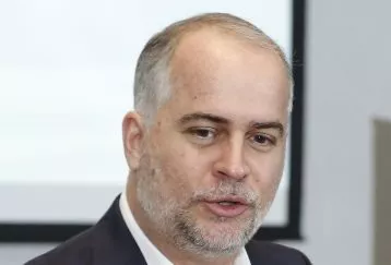 Alejandro Fernández W