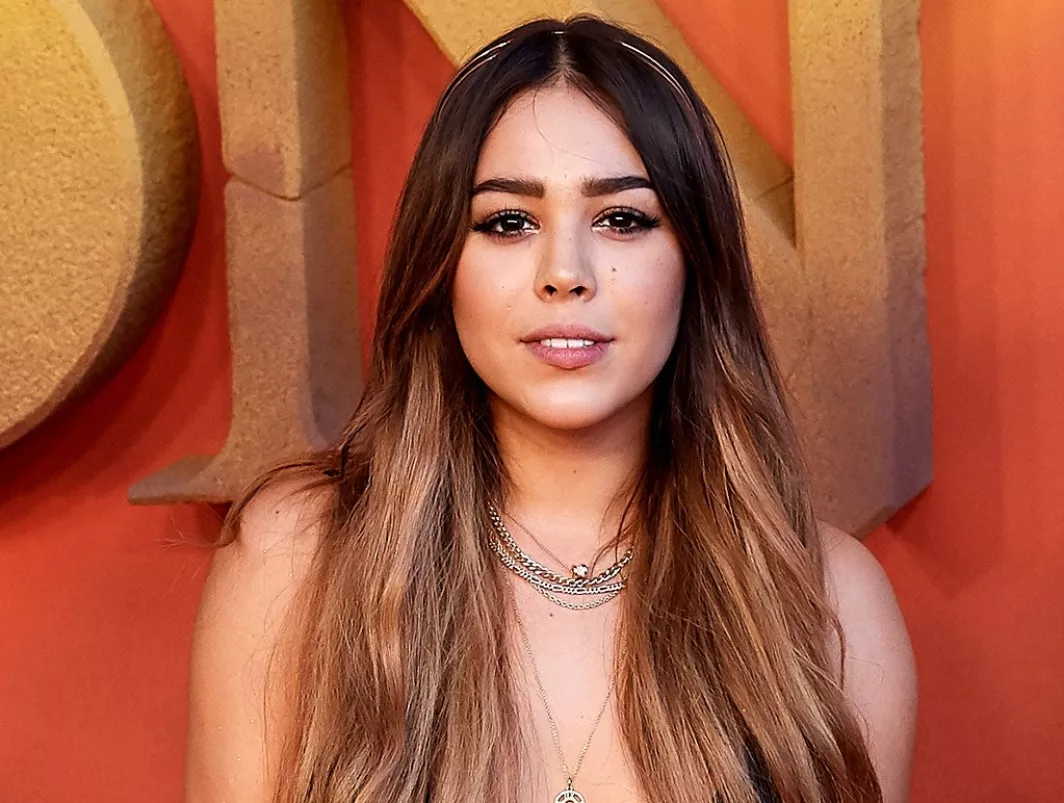 SILUETA DANNA PAOLA,p01