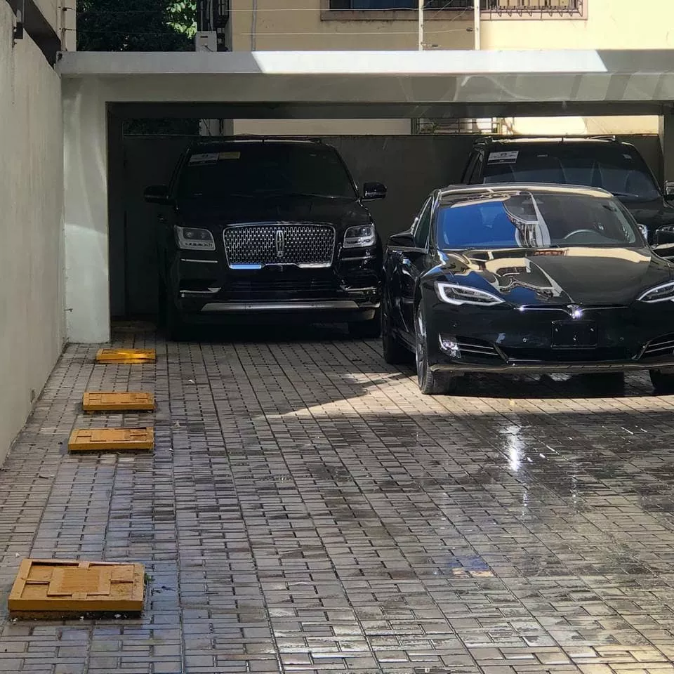 Tesla-LA
