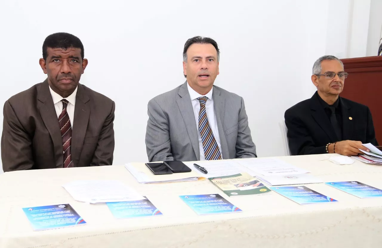 Foto 1, Nicanor Rodríguez, Juan M. Gautreau y José Espinal, Comisión Electoral del Colegio Notarios.