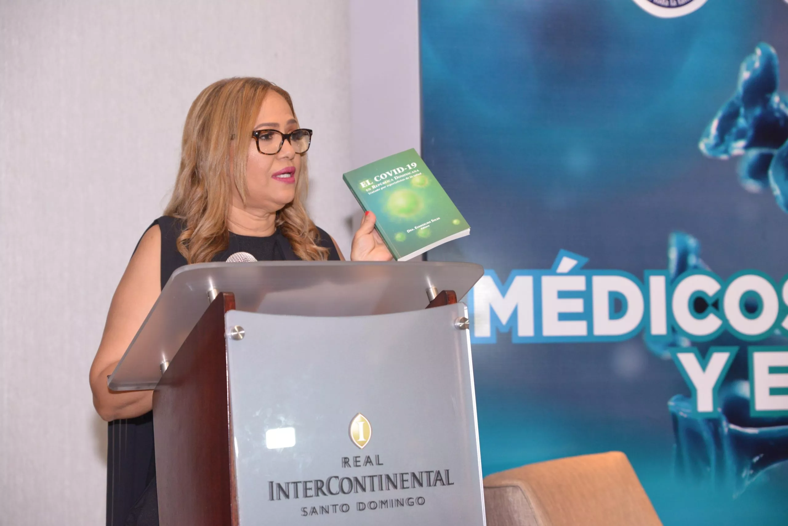 Foto Dra. Evangelina Soler presenta libro