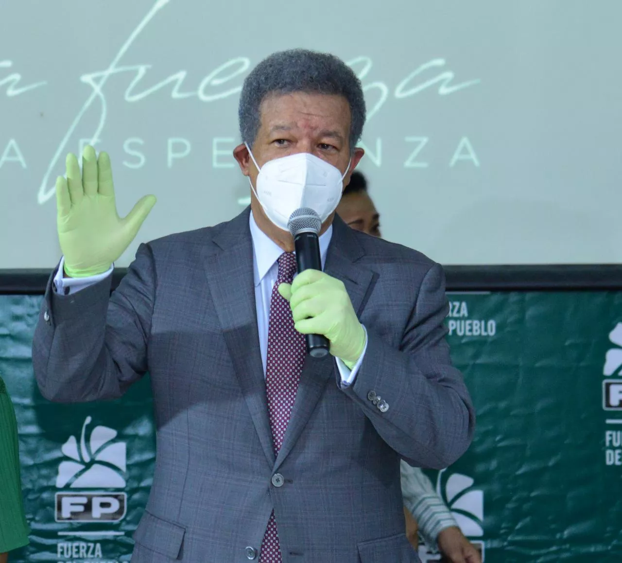 Leonel juramenta