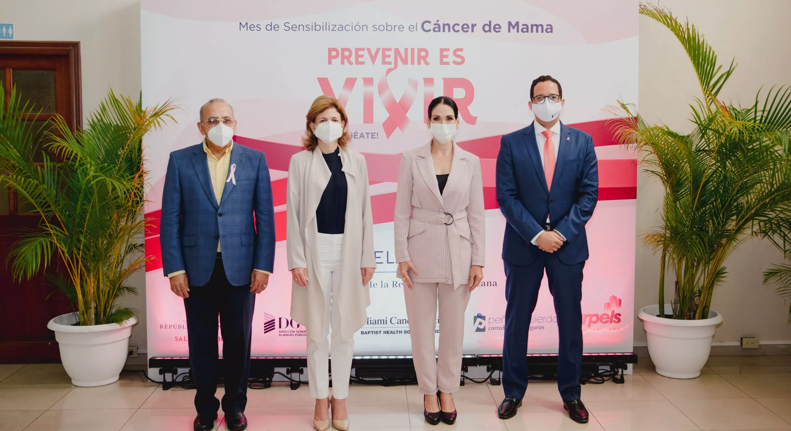 Plutarco Arias, Raquel Peña, Raquel Arbaje y Sigmund Freund.
