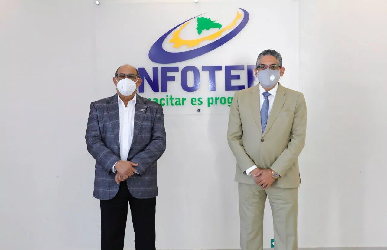 Rafael Santos Badía, director general del INFOTEP, y Pedro Quezada, director de OPTIC
