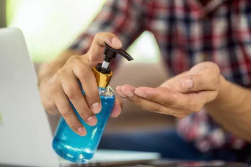 gel-antibacterial-manos-500×334