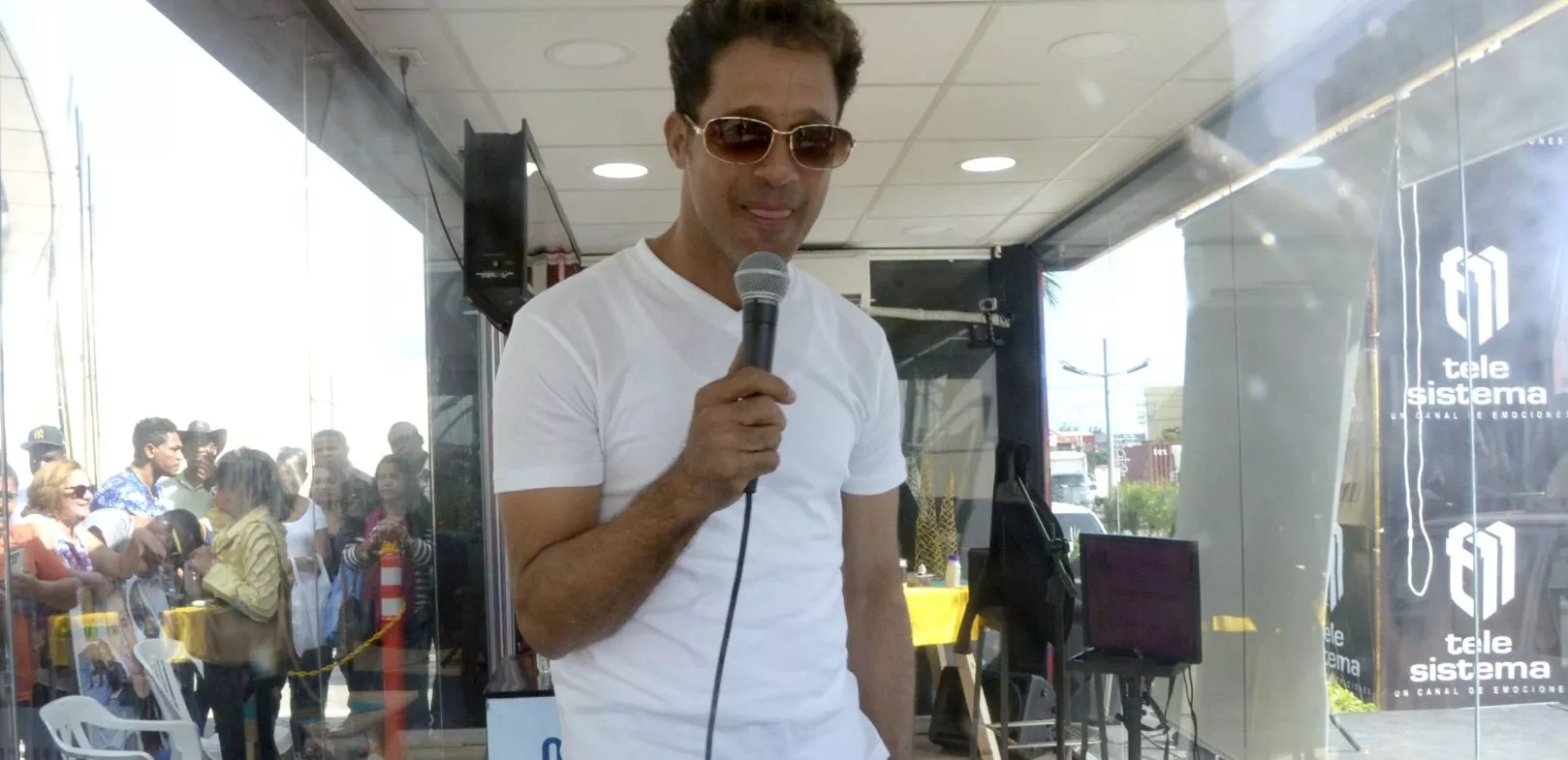Carlos Silver, busca del record Guinnes en canto/foto Jose de Leon