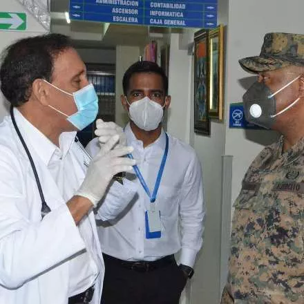 Visita a la Clinica Cruz Jiminian