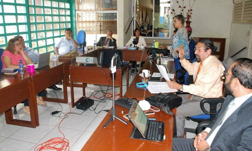 (foto) El diputado nicaragüense Daniel Ortega Reyes habla en la sesión de la Asamblea Plenaria del PARLACEN.