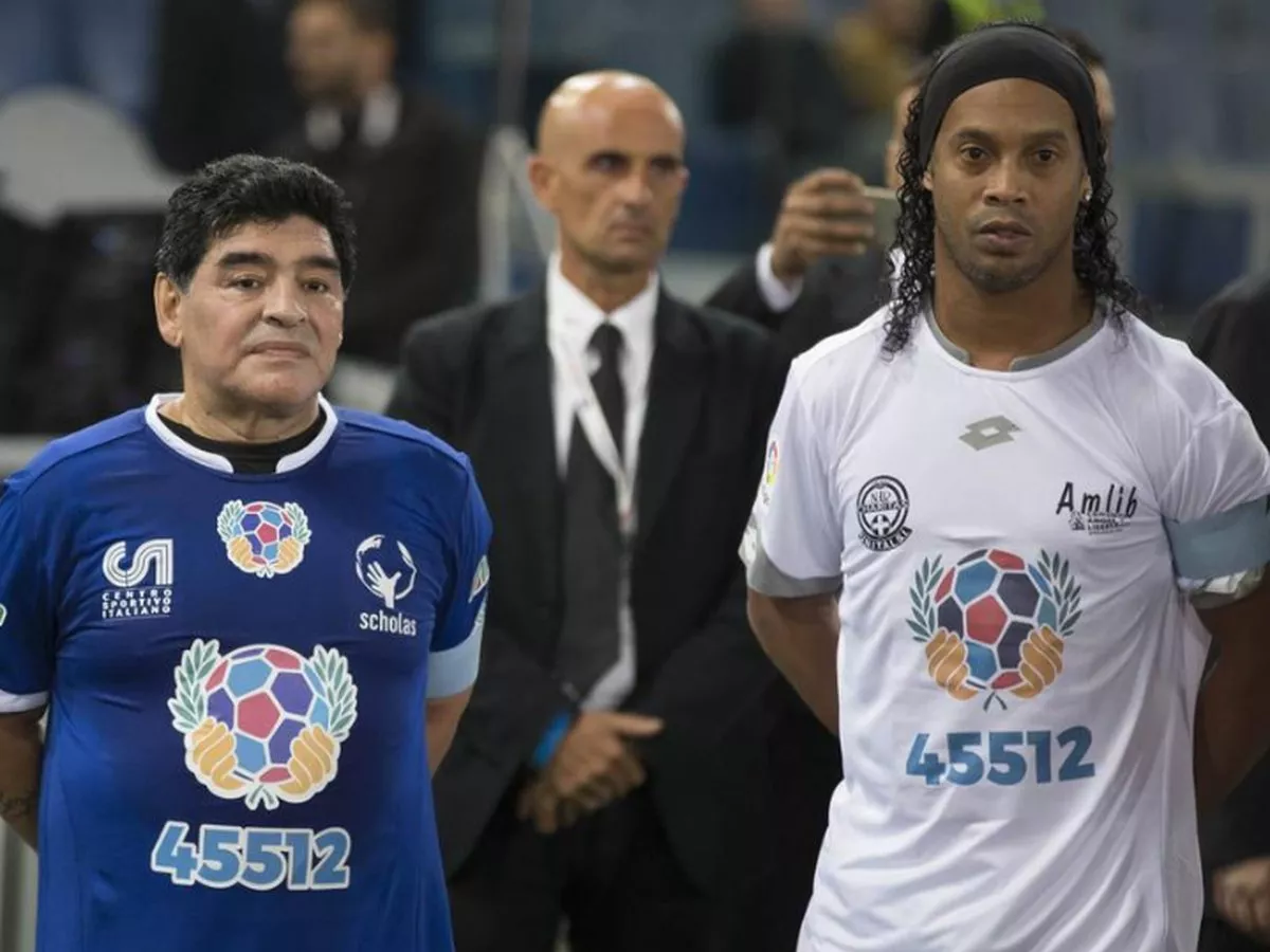 ronaldinho-y-maradona-ok