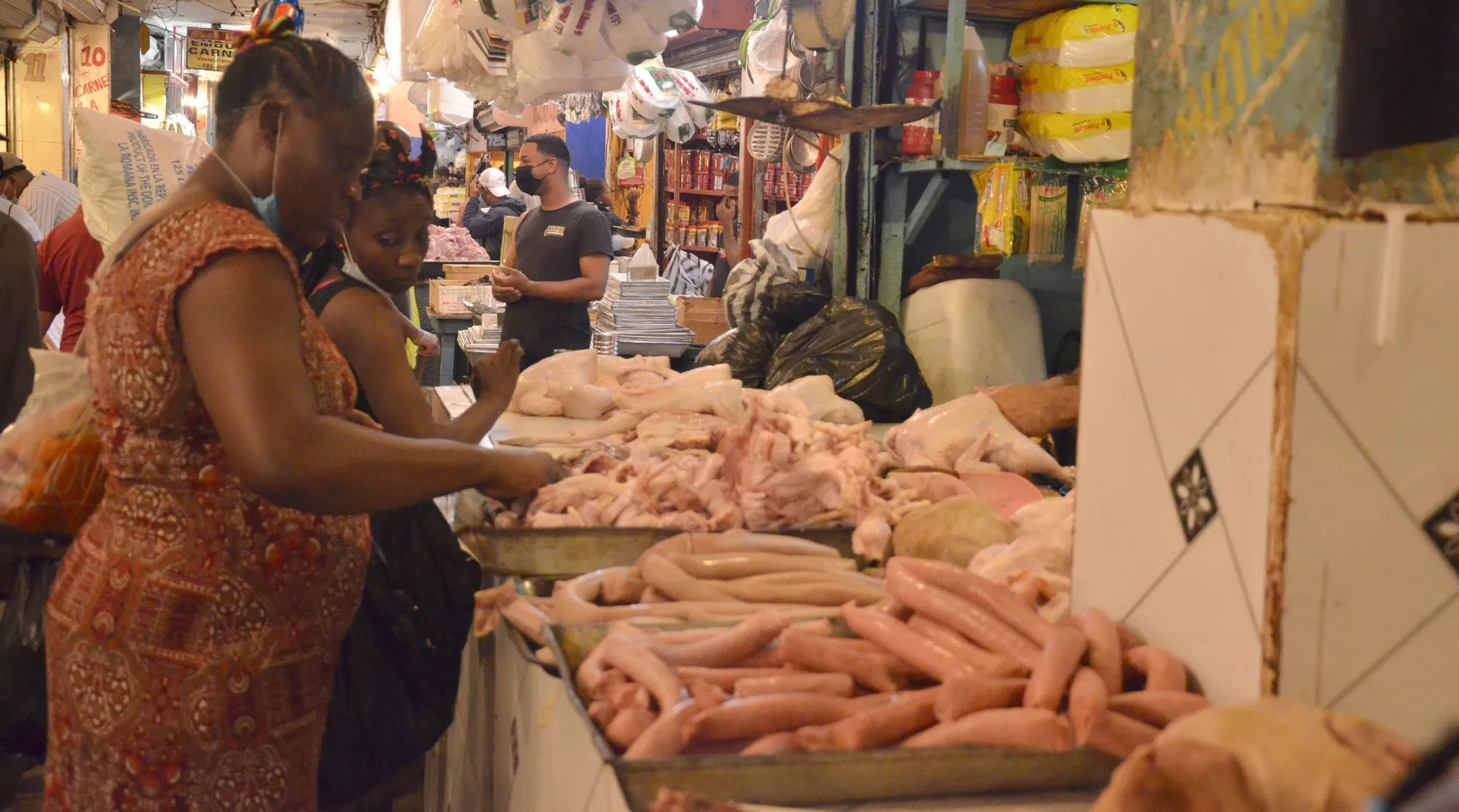 Reportaje a vendedores del mercado nurvo de la Duarte/foto Jose de Leon