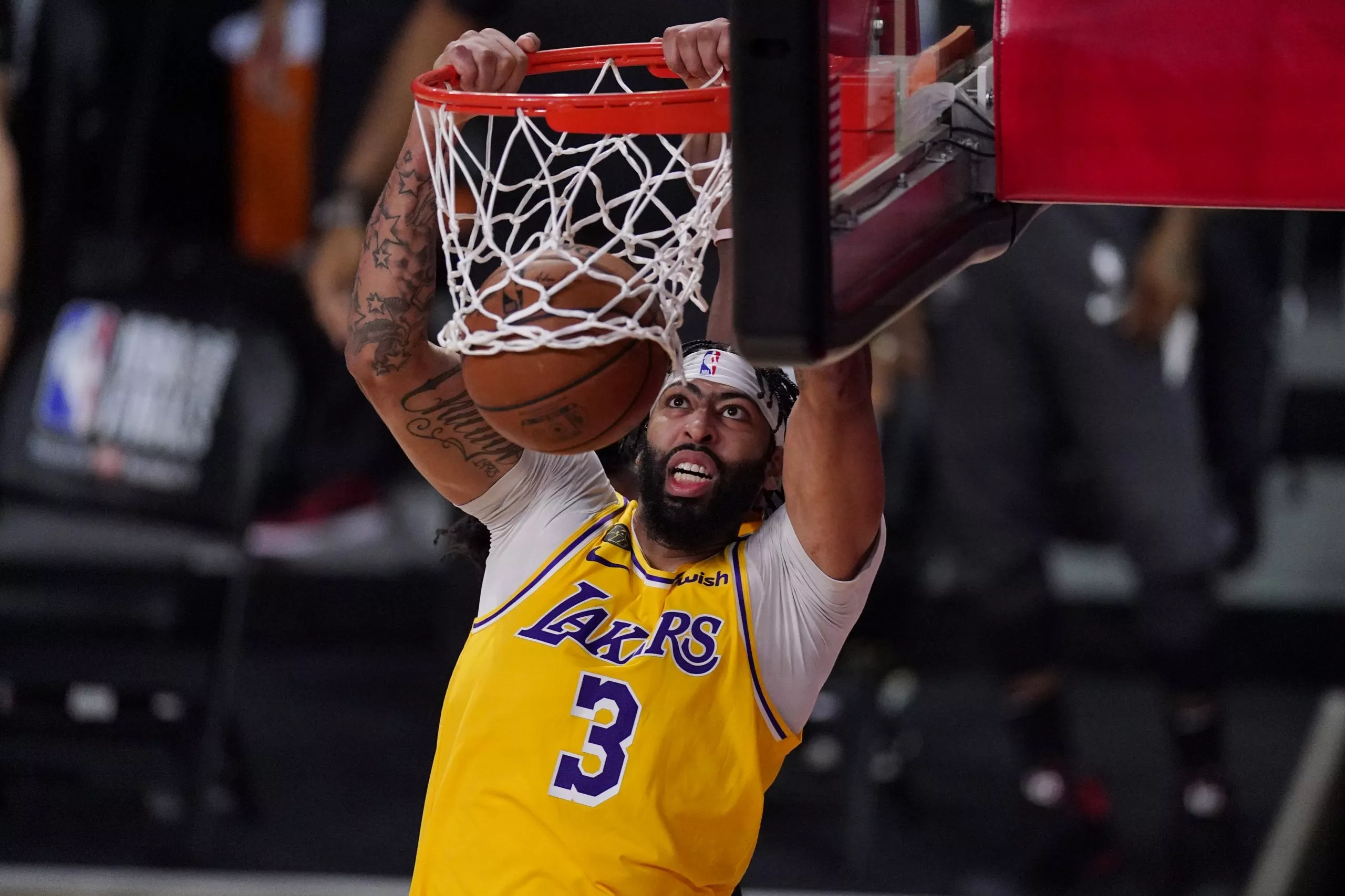 Lakers Davis Basketball