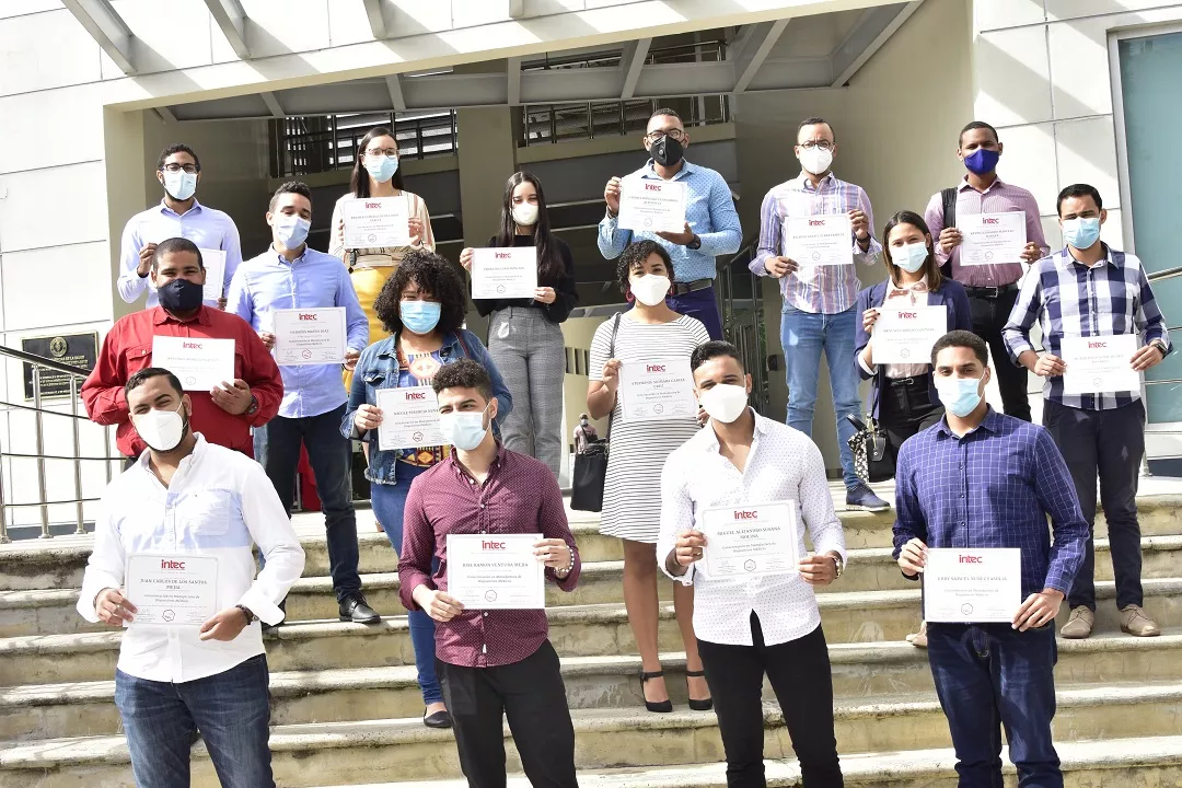 Egresados de la concentración en Manufactura de Dispositivos Médicos