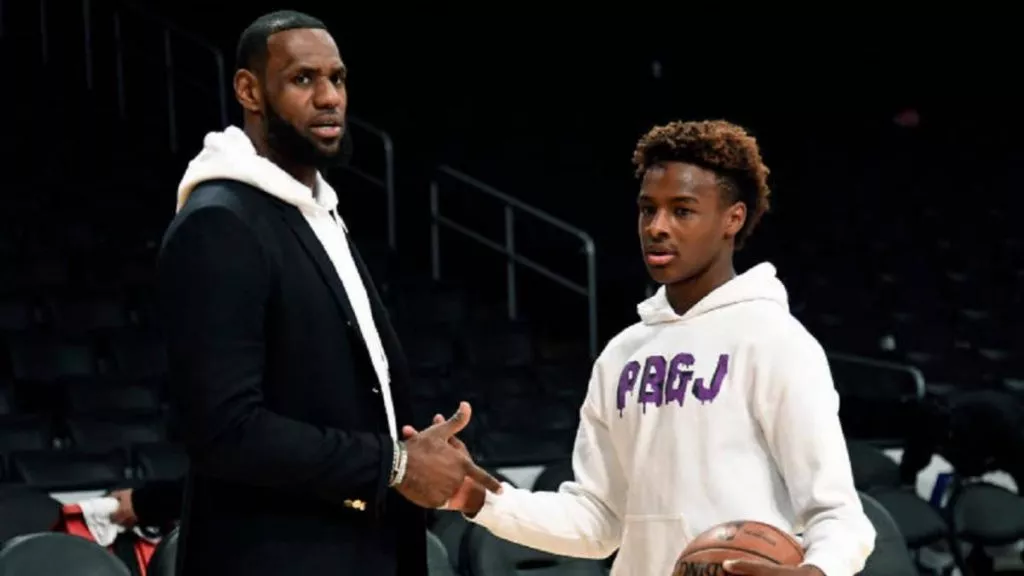 James-admite-que-dos-años-más-con-Lakers-le-dan-opción-de-jugar-con-su-hijo-1024×576