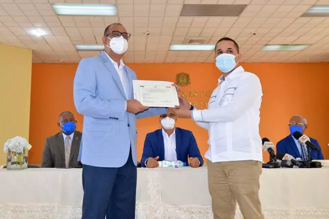 Ministro de Obras Públicas Deligne Ascención