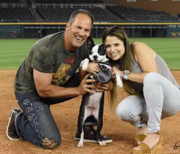 Omar-Vizquel-with-his-dog