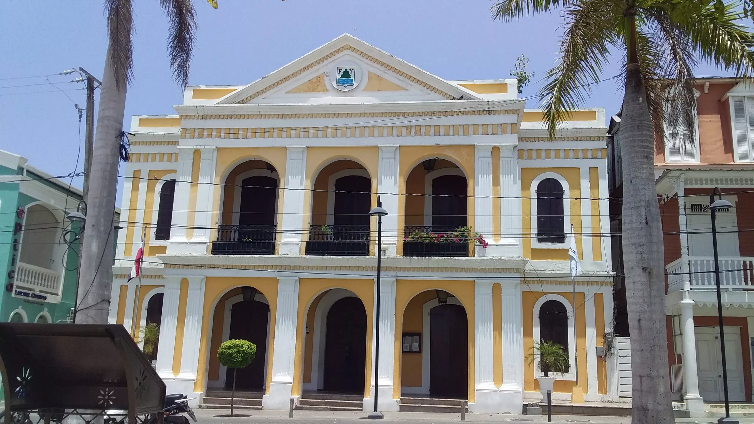 ¡QUE VAINA! EDILES PUERTOPLATEÑOS DECIDIERON AUMENTARSE SUELDOS Y APRUEBAN PRESUPUESTO DEL CABILDO PARA EL 2021