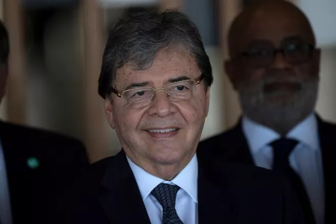 Muere por covid-19 el ministro de Defensa de Colombia, Carlos Holmes Trujillo