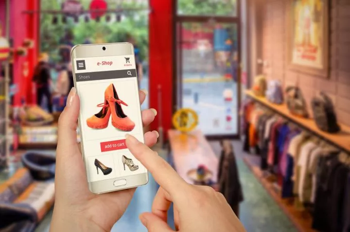 Unificar-la-experiencia-de-compra-online-y-en-tienda-física-720×477