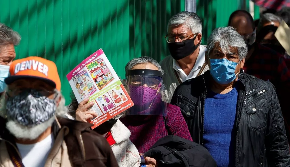 López Obrador pide a mayores de 60 años que tengan "confianza" en la vacuna