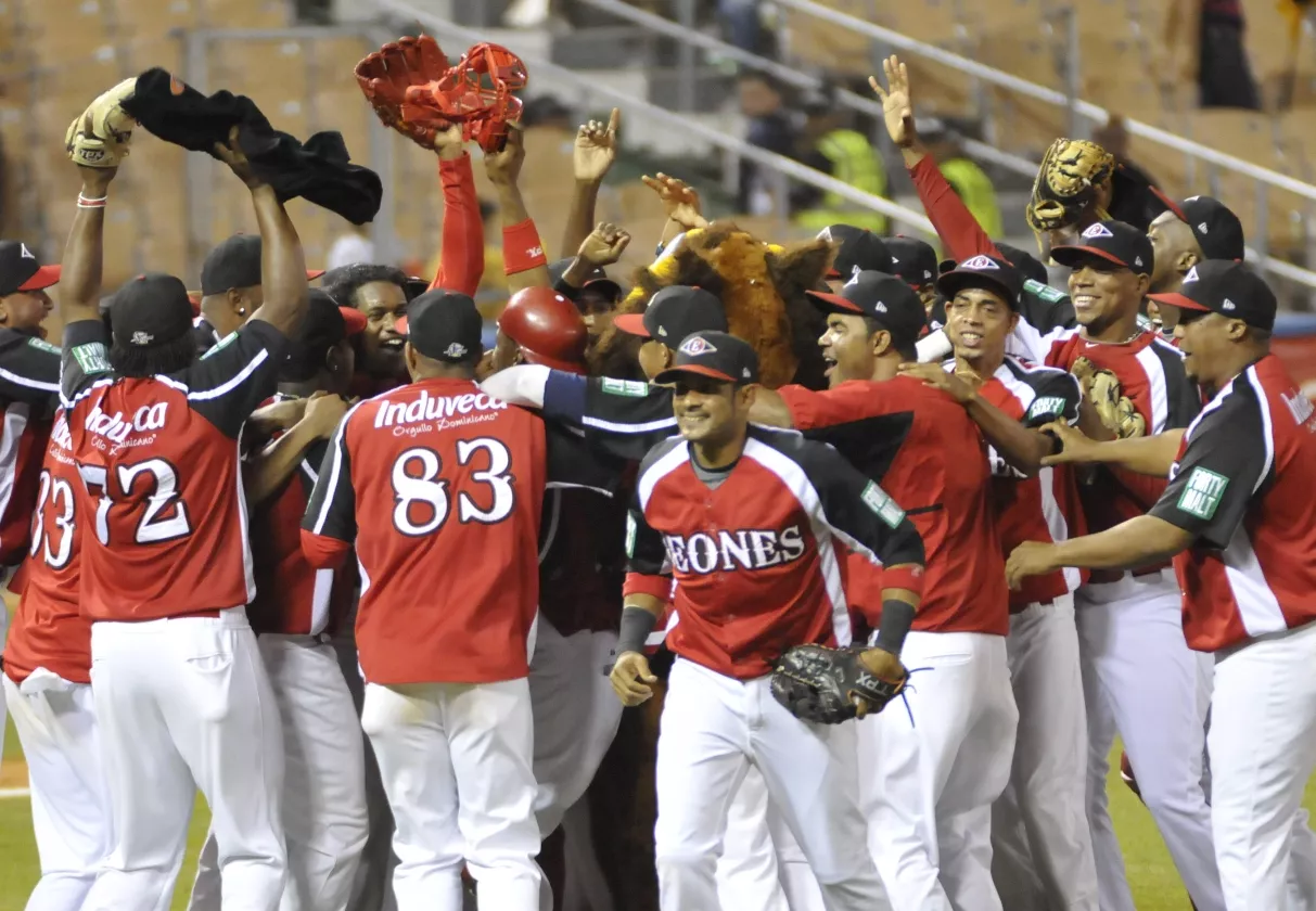 JUGADORES DE LOS LEONES DEL ESCOGIDO