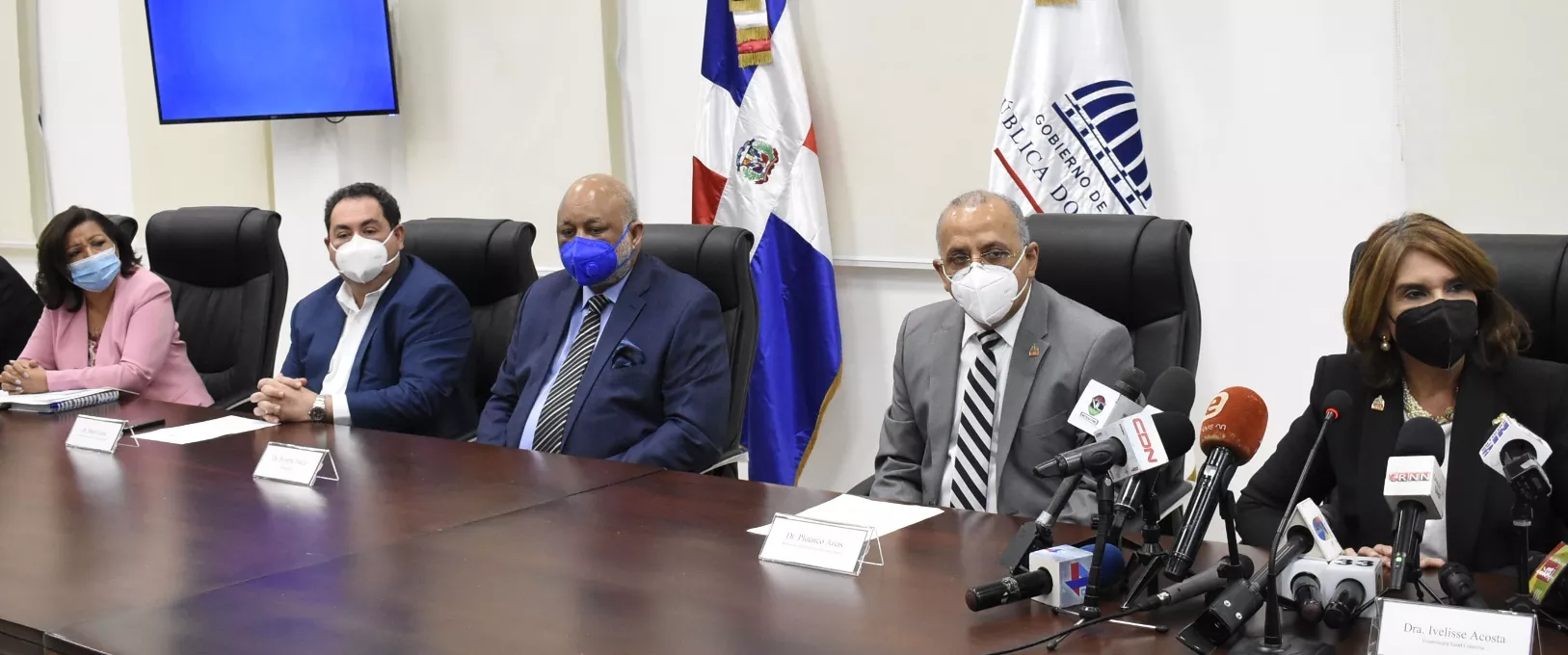 Ligia Pérez, Mario Lama, los ministros  Roberto Fulcar y Plutarco Arias e Ivelisse Acosta.